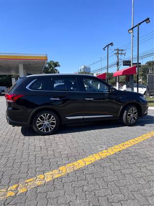 MITSUBISHI OUTLANDER 3.0 GT 4X4 V6 24V GASOLINA 4P AUTOMÁTICO